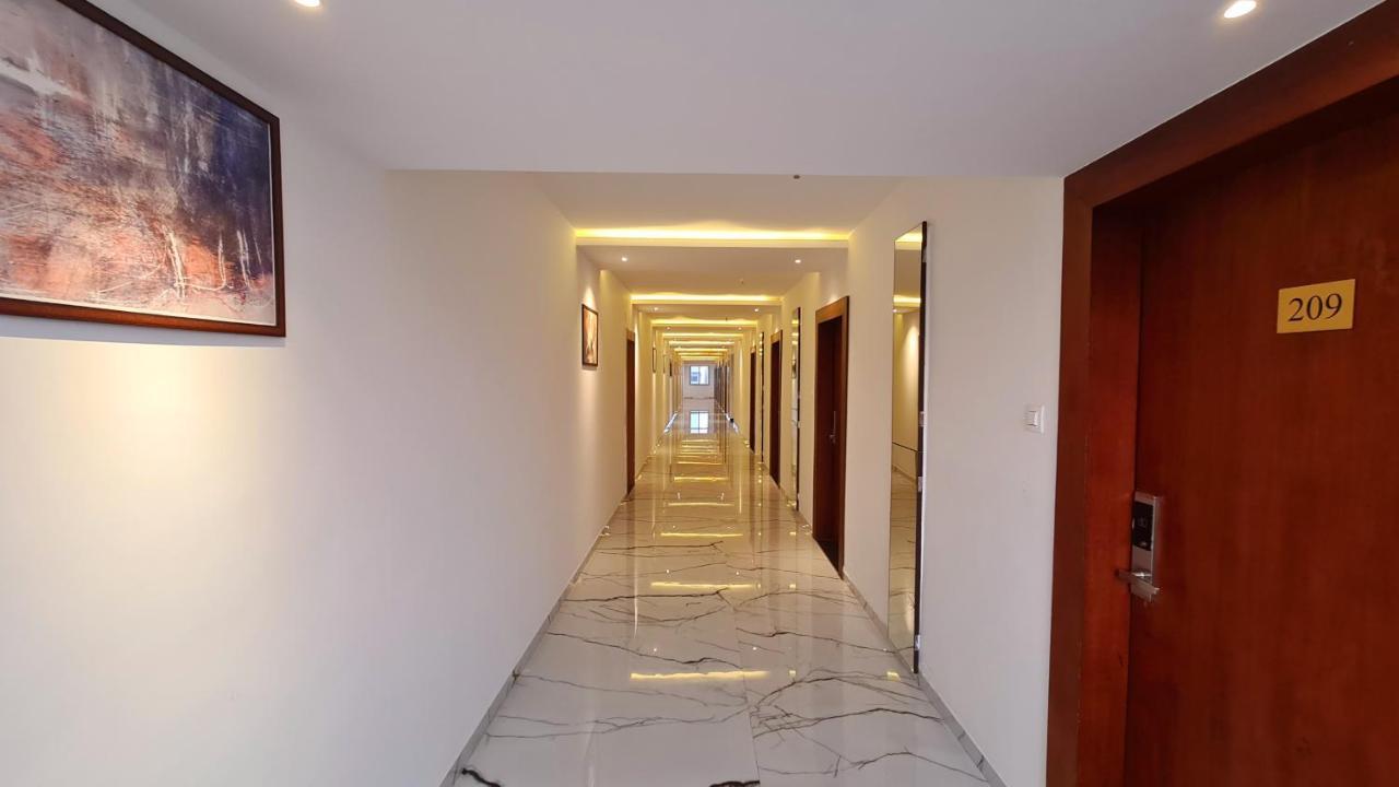Galaxy Club & Hotel Bijāpur Eksteriør billede