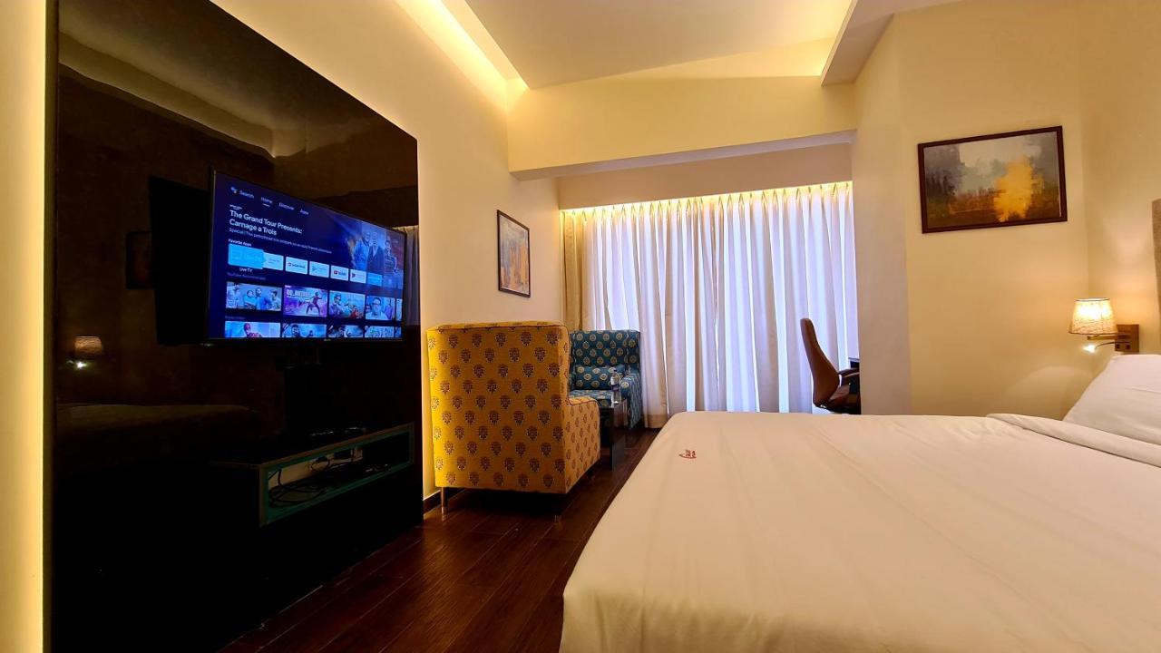 Galaxy Club & Hotel Bijāpur Eksteriør billede