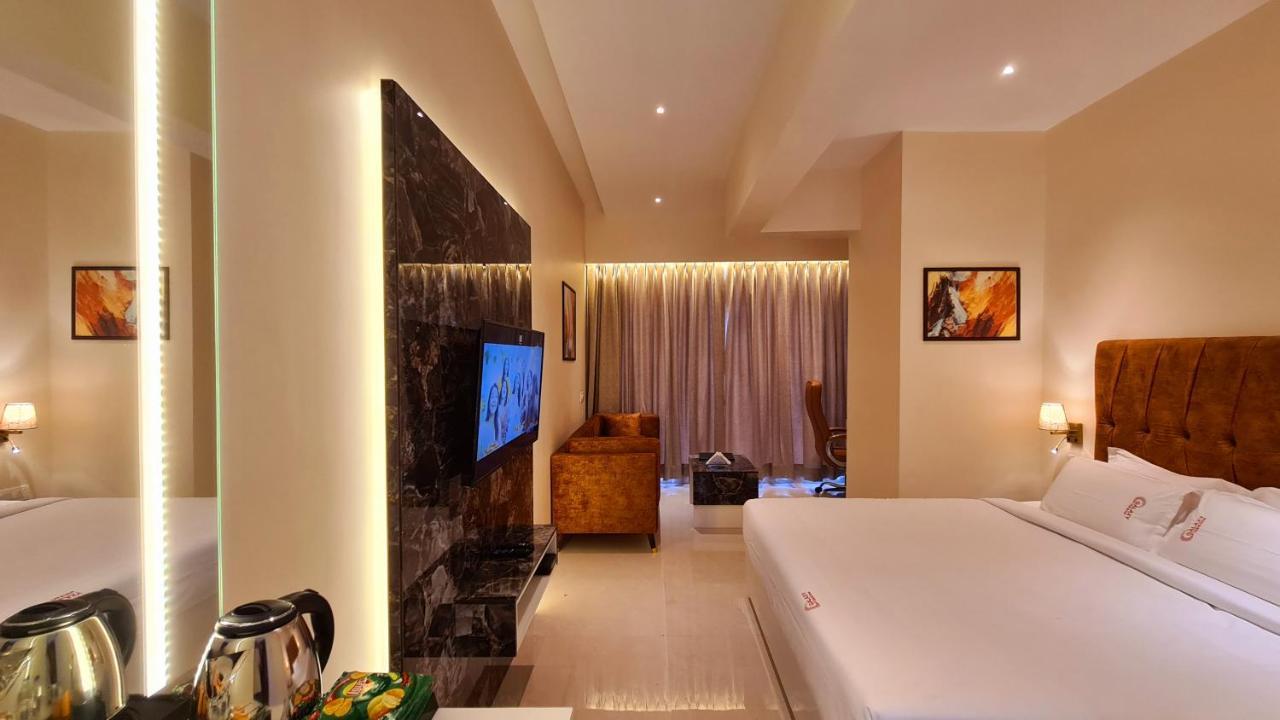 Galaxy Club & Hotel Bijāpur Eksteriør billede