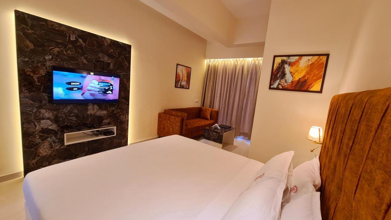 Galaxy Club & Hotel Bijāpur Eksteriør billede