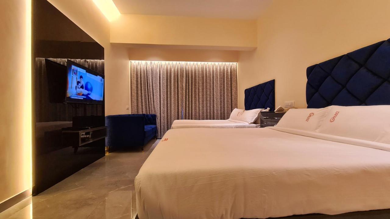 Galaxy Club & Hotel Bijāpur Eksteriør billede