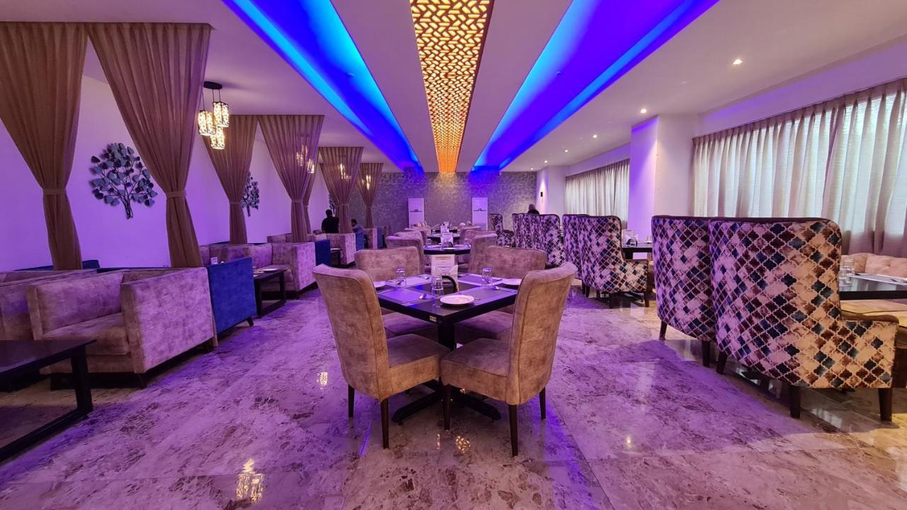 Galaxy Club & Hotel Bijāpur Eksteriør billede
