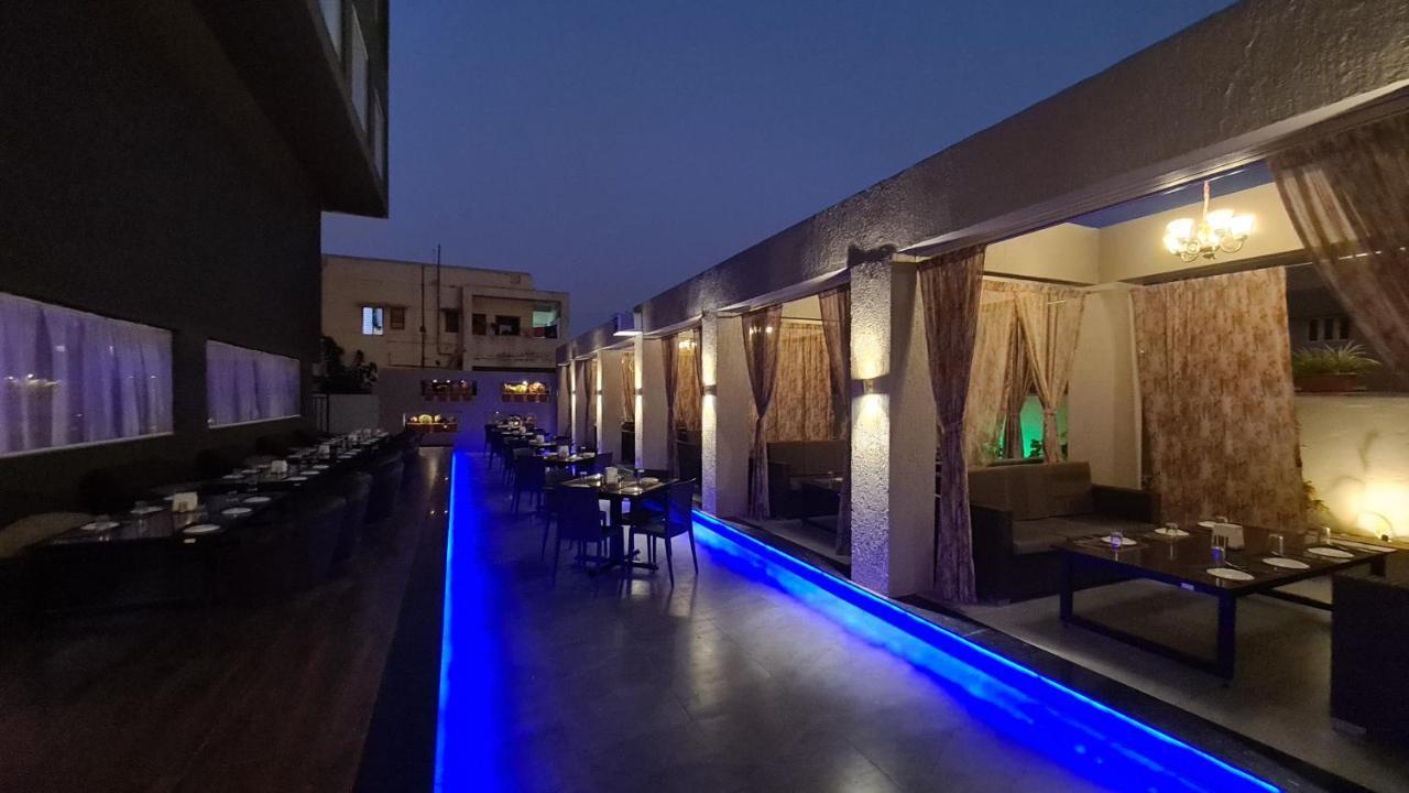 Galaxy Club & Hotel Bijāpur Eksteriør billede