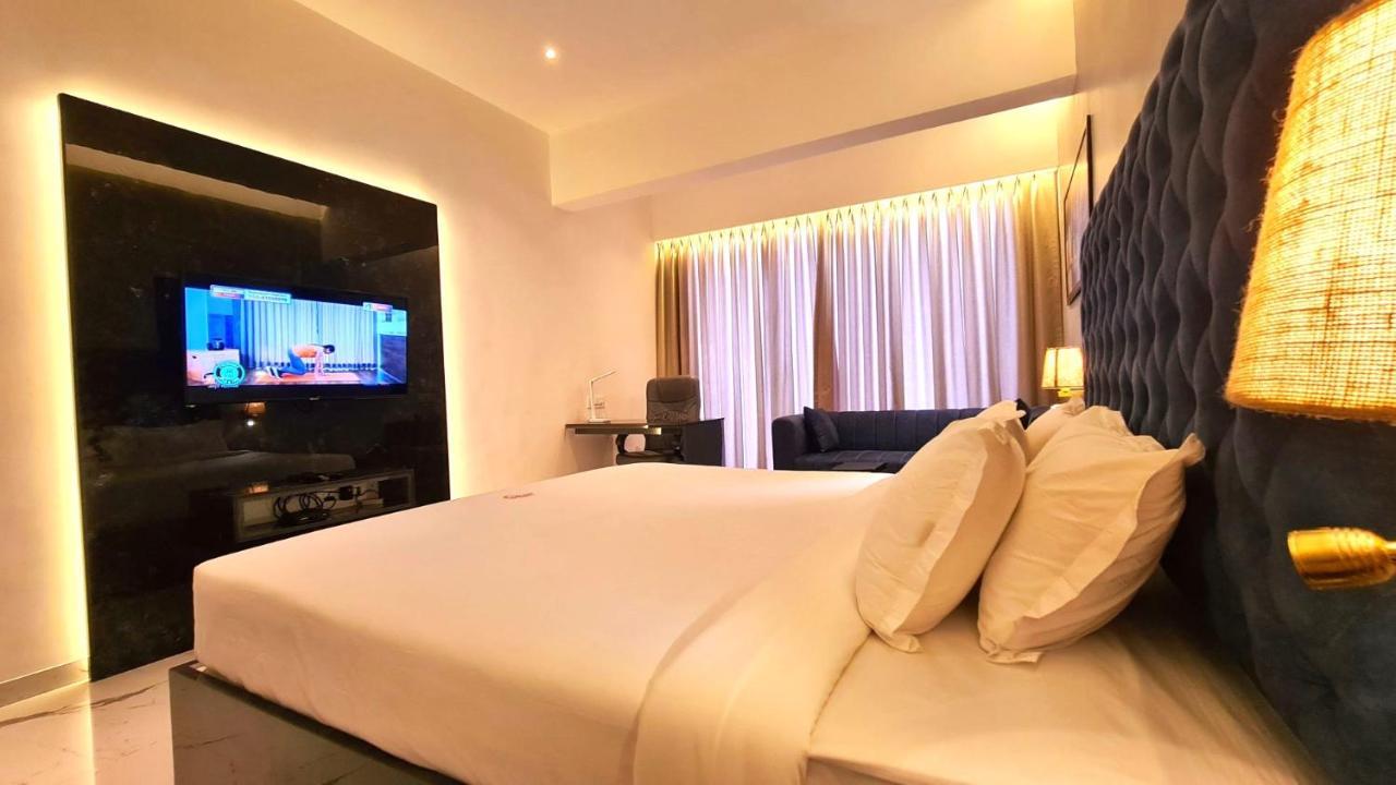Galaxy Club & Hotel Bijāpur Eksteriør billede