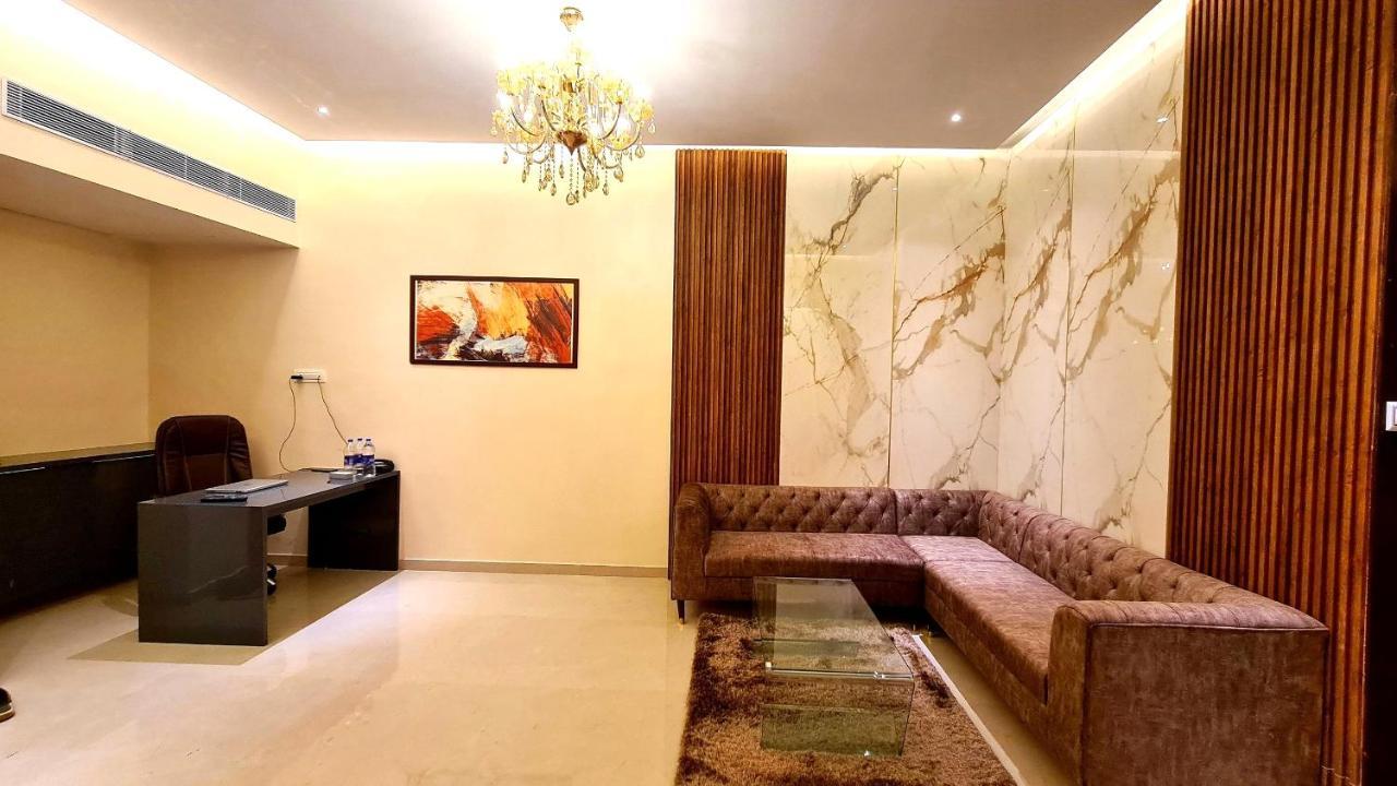 Galaxy Club & Hotel Bijāpur Eksteriør billede