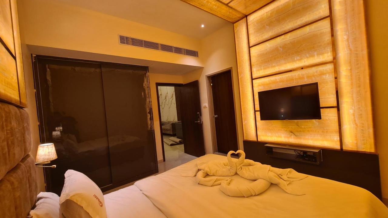 Galaxy Club & Hotel Bijāpur Eksteriør billede