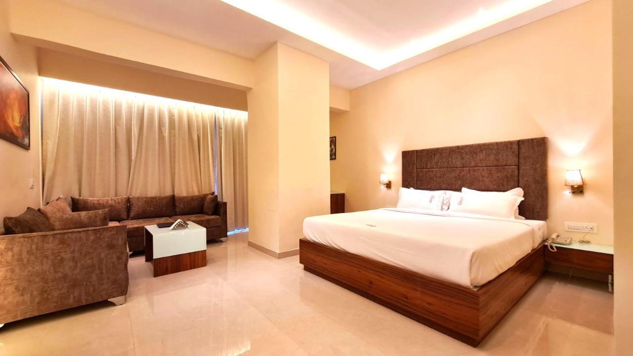 Galaxy Club & Hotel Bijāpur Eksteriør billede