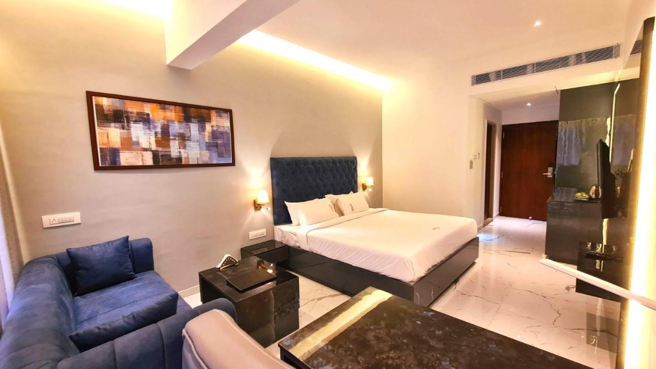 Galaxy Club & Hotel Bijāpur Eksteriør billede